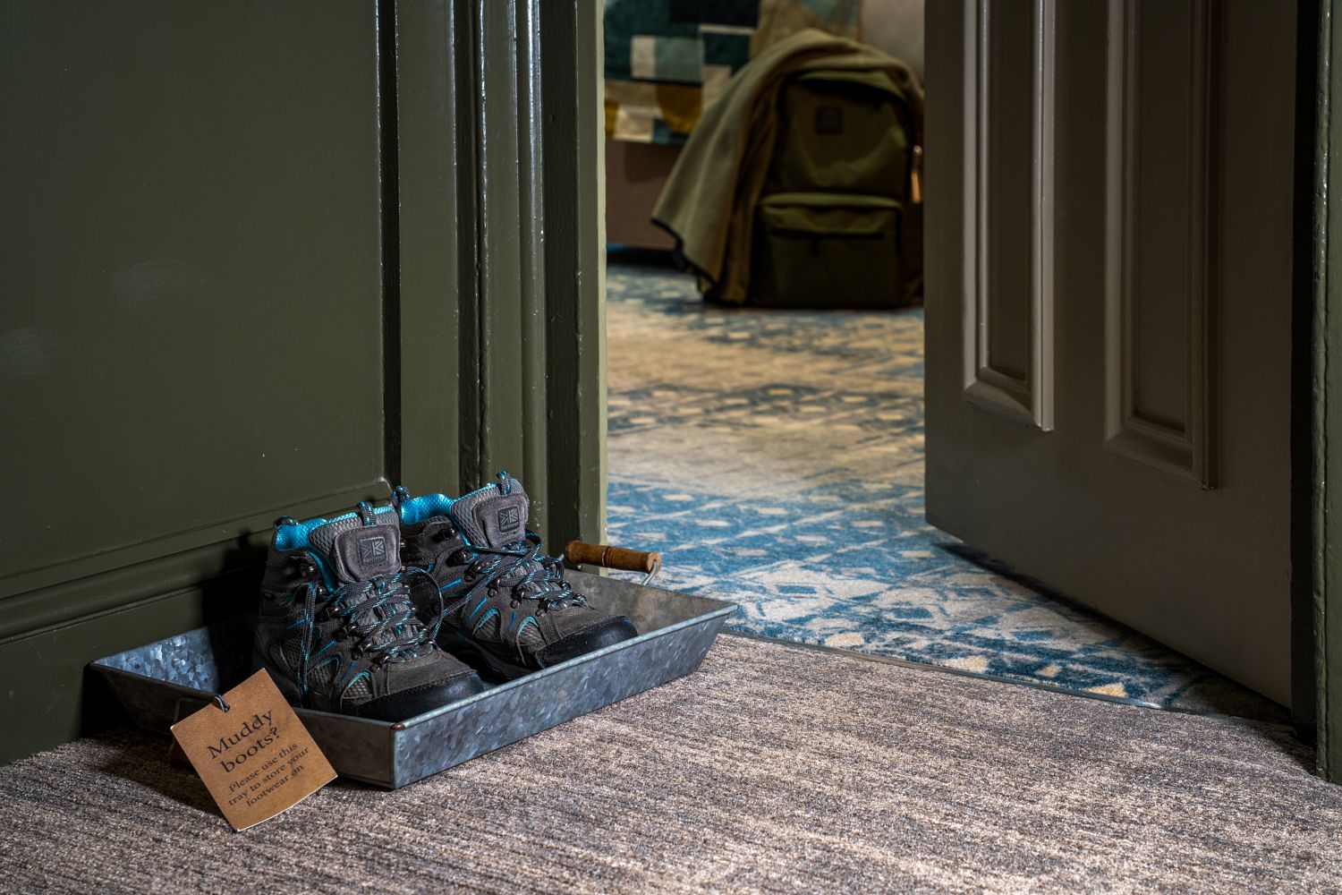 muddy boots tray